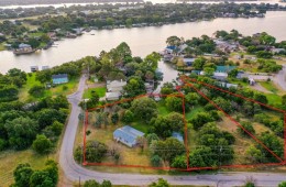 SOLD: 212 Winding Way – 3 Lot Offering